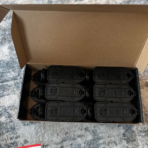 Small  Mouse Traps for Home 12 Pack Reusable - Picture 4 of 5